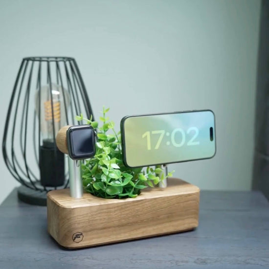 Design Video Ladestation iPhone und Apple Watch aus Holz