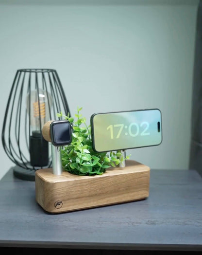 Design Video Ladestation iPhone und Apple Watch aus Holz