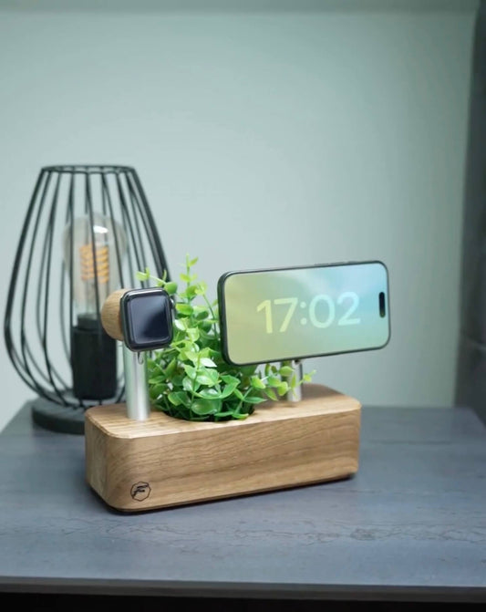 Design Video Ladestation iPhone und Apple Watch aus Holz